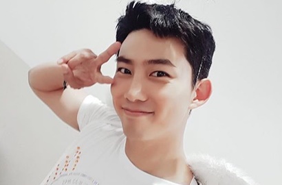 Siap Jadi Tentara Aktif, Taecyeon 2PM Senyum Manis Foto di Kamp Militer