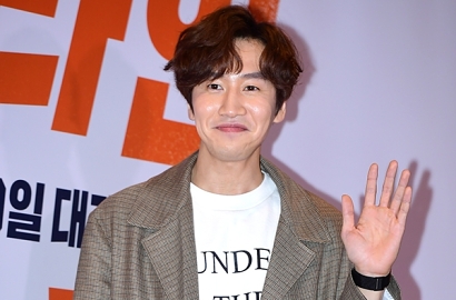 Syuting 'The Accidental Detective 2' Selesai, Lee Kwang Soo Ceria Bareng Sung Dong Il cs