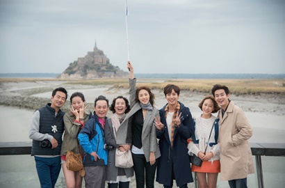 Poster 'The Package' Dirilis, Jung Yong Hwa - Lee Yeon Hee Nikmati Bersepeda di Perancis