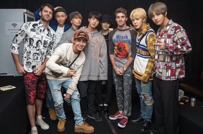 BTS Bagikan Video Backstage Bareng The Chainsmokers, Seperti Ini Serunya