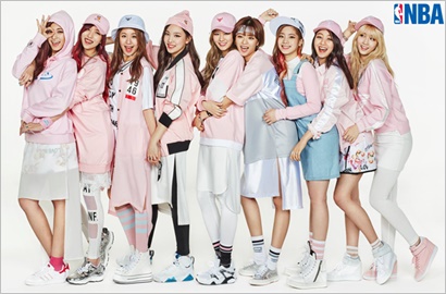 Sama-Sama Cantik, Visual Member Twice dan Sang Ibu Jadi Sorotan