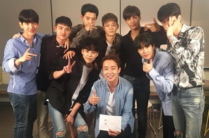Sapa Fans Lewat Siaran Yizhibo, EXO Bahas Anjing Peliharaan Hingga Kesibukan Terbaru
