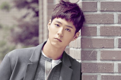 Park Bo Gum Tampil Ganteng dan Manly di Foto Ini, Berkat Kim Jong Kook?