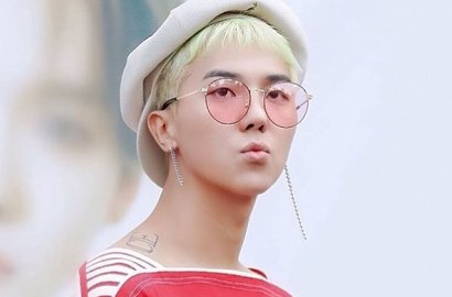 Usung Gaya Nyentrik di Bandara Menuju London, Mino Winner Tuai Pujian