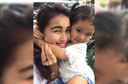 Bilqis Diprotes Duduk 'Ngangkang', Ayu Ting Ting Sedih Raffi-Nagita Makin Mesra?