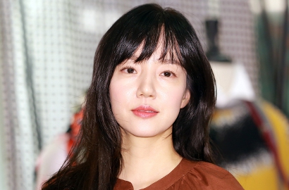 Tunjukkan Aura Keibuan yang Sederhana, Lim Soo Jung Memesona di Poster 'Mothers'