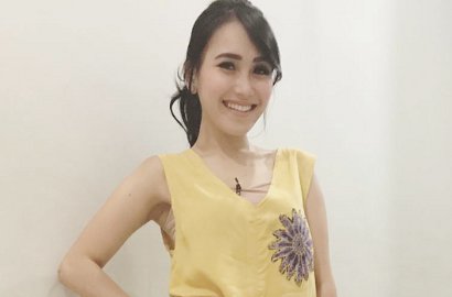 Cantik Pakai Dress, Ayu Ting Ting Malah 'Ngangkang' dan Umbar Bagian Intim?
