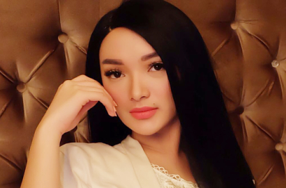 Tulis Caption 'Bismillah' di Foto Seksi, Zaskia Gotik Ramai Ditegur Netter