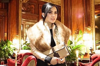 Heboh Celana Ketat Syahrini Pamerkan Pangkal Paha, Ternyata Harganya Cuma Segini