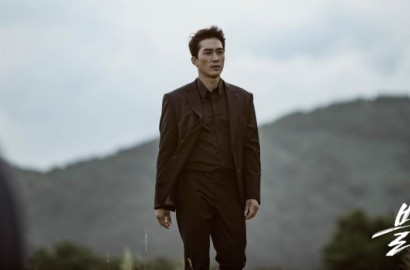 Detektif Kasus Kriminal, Song Seung Heon Tampil Rapi Berjas Bak CEO di 'Black'