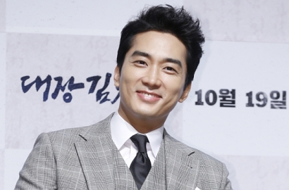 Ungkap Foto Jadul, Tampannya Visual Ayah Song Seung Heon Bikin Netter Melongo