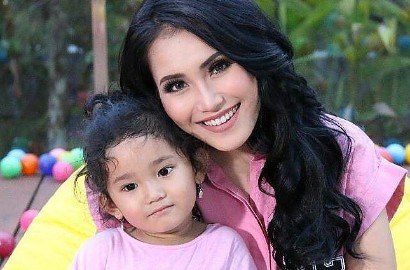 Ayu Ting Ting Pamer Bilqis Joget Goyangkan Pantat, Netter: Malah Ngundang Pedofil