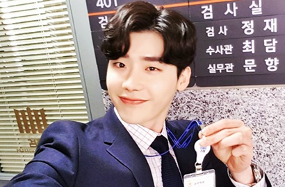 Kecenya Gaya Lee Jong Suk Bareng Geng Jaksa di 'While You Were Sleeping'