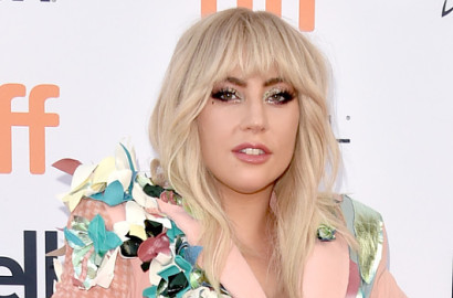 Kesehatan Memburuk, Lady GaGa Tunda Tur Konser di Eropa Sampai Tahun Depan