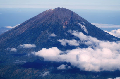 Status Gunung Agung Jadi Siaga, Puluhan Warga Karangasem Mulai Mengungsi