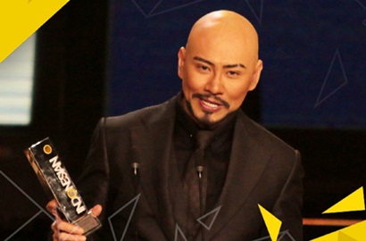 'Hitam Putih' Menang, Deddy Corbuzier Malah Pengen Lempar Piala ITA 2017
