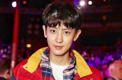 Tirukan The Beatles, Chanyeol Jalan-Jalan Pakai Sandal di London