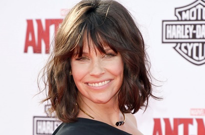 Perankan Sebagai Wasp, Evangeline Lilly Kenakan Kostum Bersayap Saat Syuting Sekuel 'Ant-Man'