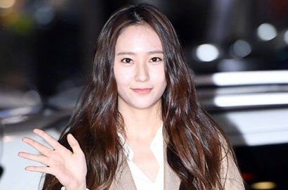 Hadiri Milan Fashion Week dengan Rambut Super Pendek, Krystal Tetap Cantik?