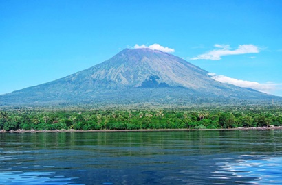 Status Gunung Agung Naik Jadi Awas, Ribuan Warga Langsung Mengungsi