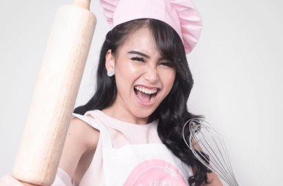 'Ngemis' Followers Demi Toko Kue Hingga Ekspresi Manyun Ayu Ting Ting Tuai Cibiran