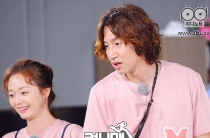 Disambut Ratusan Fans Indonesia di 'RM', Popularitas Lee Kwang Soo Bikin Jeon So Min Syok