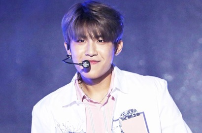Foto Ber-11 di Restoran, Park Woo Jin Wanna One Alami Hal Lucu Ini