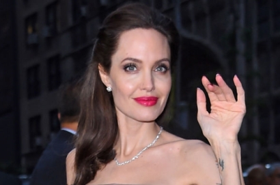 Kesal Ditanya Soal Perceraian dengan Brad Pitt, Angelina Jolie Bentak Reporter