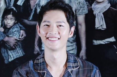 Tanpa Hye Kyo, Begini Gantengnya Joong Ki Hadiri Acara Pernikahan