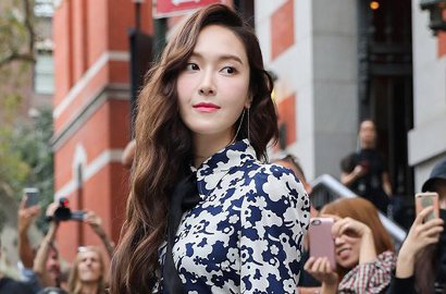 Pose Elegan Hingga Umbar Paha Mulus, Intip Seksinya Jessica di Foto Ini