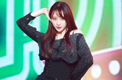 Tampil Feminin di Acara Ini, Dagu Hani EXID Jadi Sorotan Netter