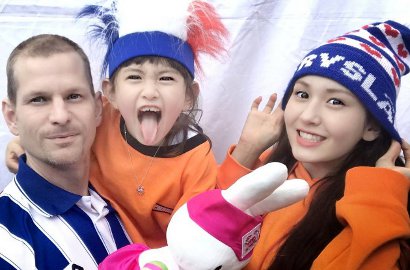 SBS Gandeng Adik dan Ayah Jeon Somi Bintangi Variety Show Spesial Chuseok