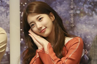 Awas Terpesona Cantiknya Suzy di Balik Layar Preskon 'While You Were Sleeping'