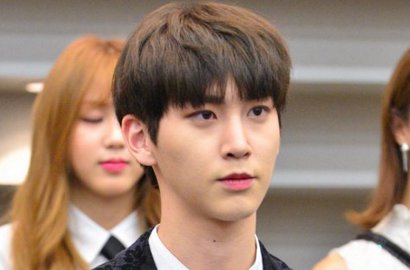 Heboh Foto Member Pentagon Umbar Paha Saat Turunkan Celana, Ini Kata Cube