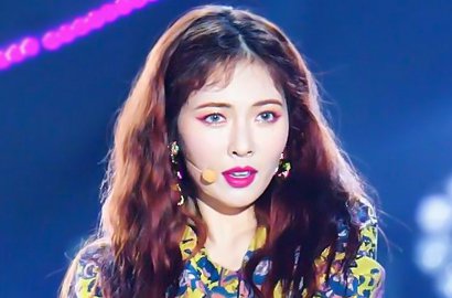 Serba Merah, Seksinya HyunA Goda Fans Pose Genit di Acara Ini