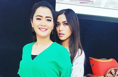 Foto Bareng Vega Darwanti, 'Tangan Nakal' Jessica Iskandar Jadi Sorotan