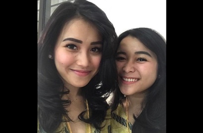Hotpants Syifa Jadi Sorotan Saat Peluk Ayu Ting Ting, Netter: Celananya Gak Pernah Ganti?