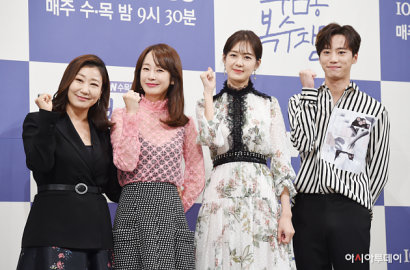 Sudah Ahjumma, Lee Yo Won cs Pede Sok Imut di Preskon 'Avengers Social Club'