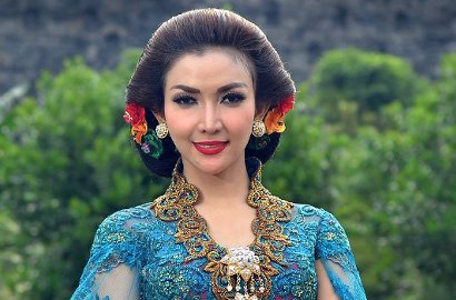 Roro Fitria Diduga Edit Pinggang di Foto Ini, Netter: Padahal Aslinya Sudah Cantik