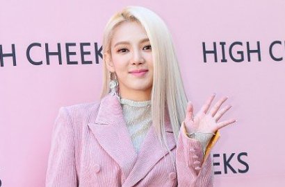 Tampil Feminin, Hyoyeon Kenakan Busana Serba Pink di Acara Fashion Ini