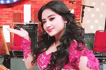Heboh Dikabarkan Bakal Nikahi Manajer Ganteng, Dewi Persik Akhirnya Buka Suara