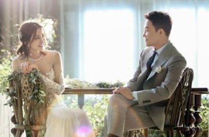 Mesra Banget, Lee Si Young 'Lookout' dan Calon Suami Serasi di Foto Prewedding