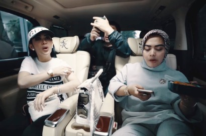 Ngaku Tak Kenal Bos First Travel, Syahrini Disindir Bohong Gara-Gara Foto Ini