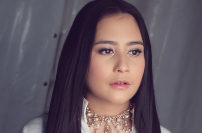 Hadir di Selebrita Awards 2017, Cantiknya Prilly Meski Makeup Belum Selesai