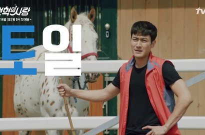 Kocak Bersihkan Kandang Kuda, Siwon Ajak Tonton 'Revolution of Love'
