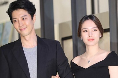 Bikin Iri, Lee Dong Gun-Jo Yoon Hee Super Mesra di Foto-Foto Pernikahan