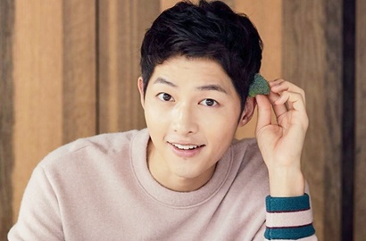 Bak Suami Idaman, Begini Gantengnya Joong Ki Menanak Nasi di Iklan Baru