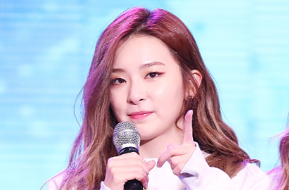 Gaya Rambut Dikritik, Penampilan Seulgi Tetap Mempesona di Foto Ini