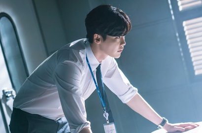 Lee Jong Suk Siap Memukau Jadi Jaksa yang Serius di 'While You Were Sleeping'