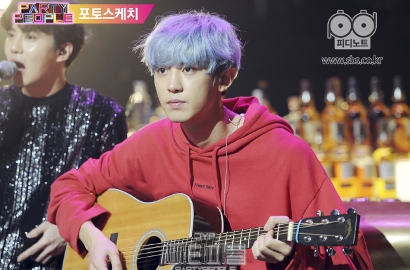Nyanyi Sambil Main Gitar di 'Party People', Chanyeol Bikin Netter Meleleh